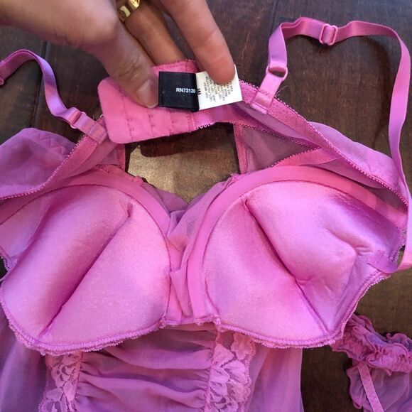 Pink lace slip lingerie set - Picture 4 of 9